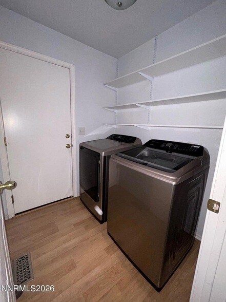 Building Photo - 559 Nader Wy