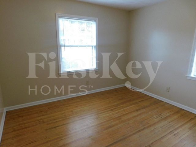 Building Photo - 2024 Janis Dr