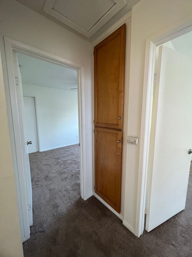 Building Photo - 3BR/1BA Single Family Home (920 SF)