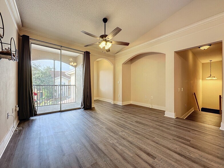 Building Photo - 12021 Villanova Dr