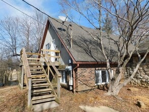 Building Photo - Tree Top