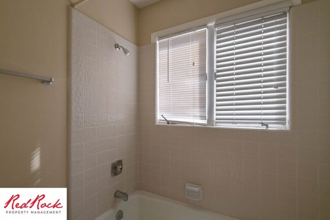 Building Photo - Spacious 5 Bedroom Home in A Quiet Communi...