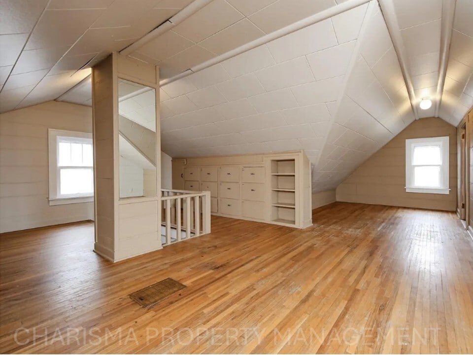 Building Photo - 1330 W 14th St