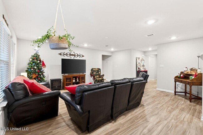 Building Photo - 1086 Enclave Cir