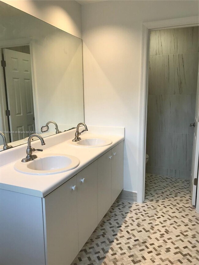 Building Photo - 4265 Pine Ridge Ct