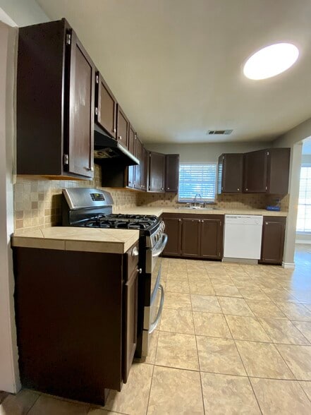 Building Photo - 2503 Ave G