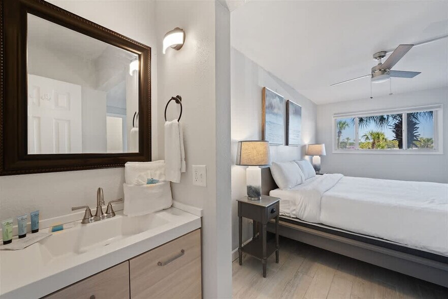 Building Photo - 8743 Thomas Dr