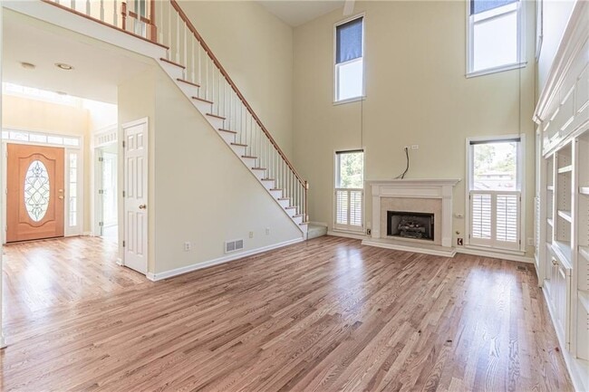 Building Photo - 5646 Nottingham Dr NW