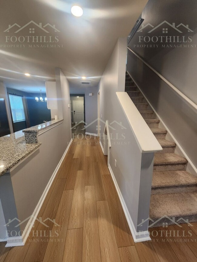 Building Photo - 18 Chalet Ct