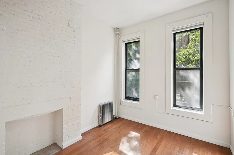 Building Photo - 344 E 9th St