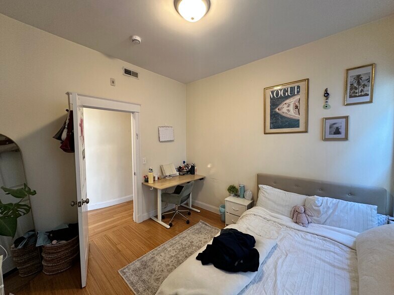 Building Photo - 1625 Tremont St