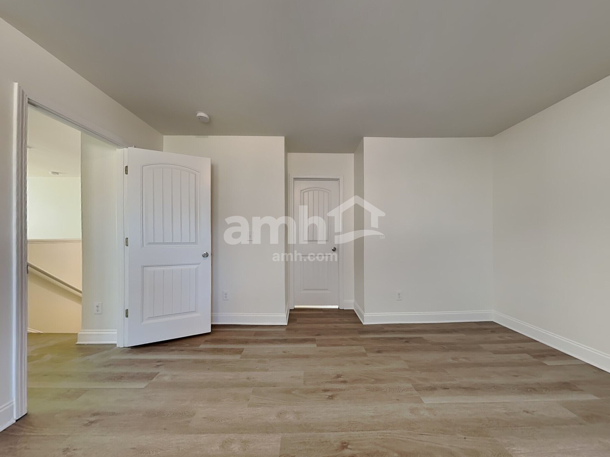 Building Photo - 185 Clubhouse Dr