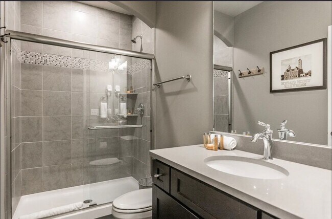 Building Photo - Belmont/ 12th South