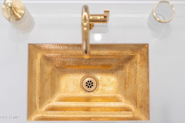 Building Photo - 6587 N Palmeraie Blvd