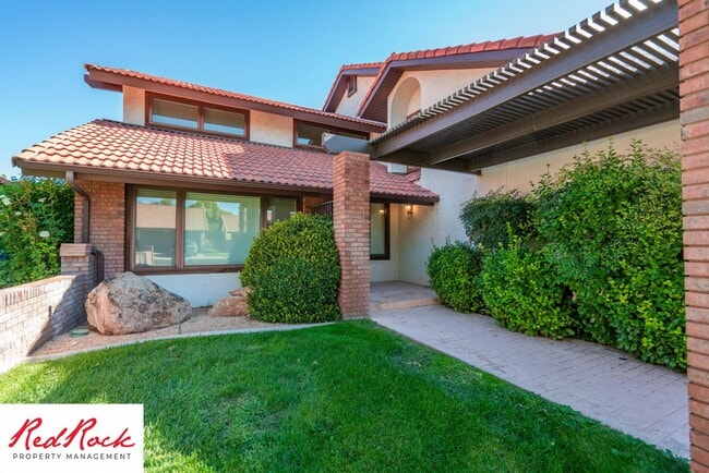 Building Photo - Spacious 5 Bedroom Home in A Quiet Communi...