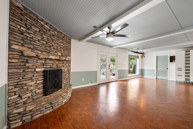 Building Photo - 1003 Minda Dr