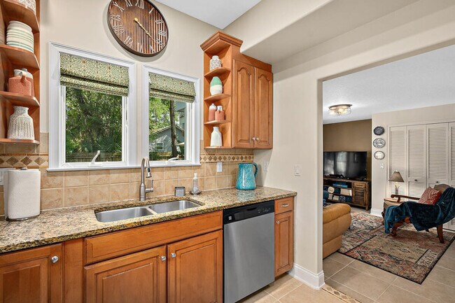 Building Photo - 27 Desoto Pl