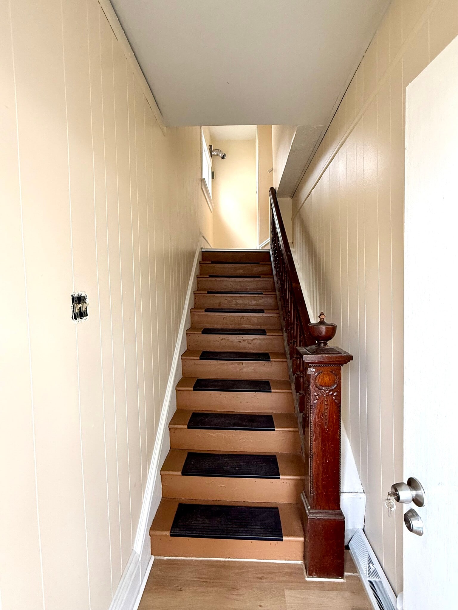 Entryway - 1054 Vance Ave
