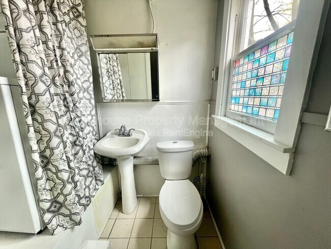 Building Photo - 213 W Vine St