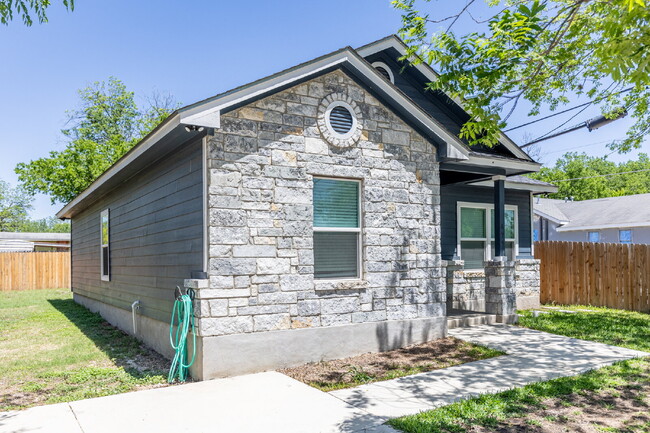 Building Photo - 479 Corliss