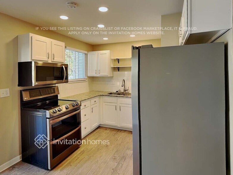 Building Photo - 10941 Albion Dr