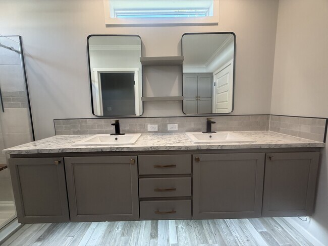 Building Photo - 5657 Camelford Ct