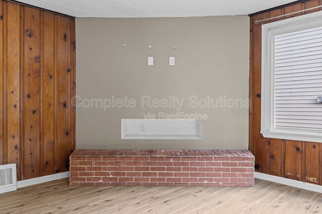 Building Photo - 2724 Pasteur Ave