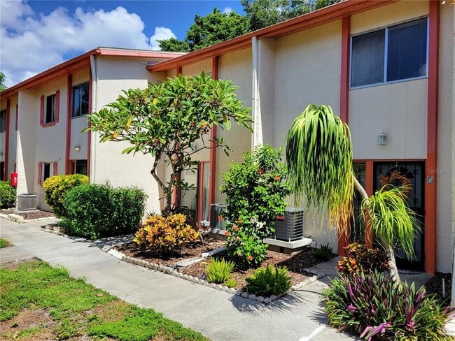 Building Photo - 1635 58th Terrace S