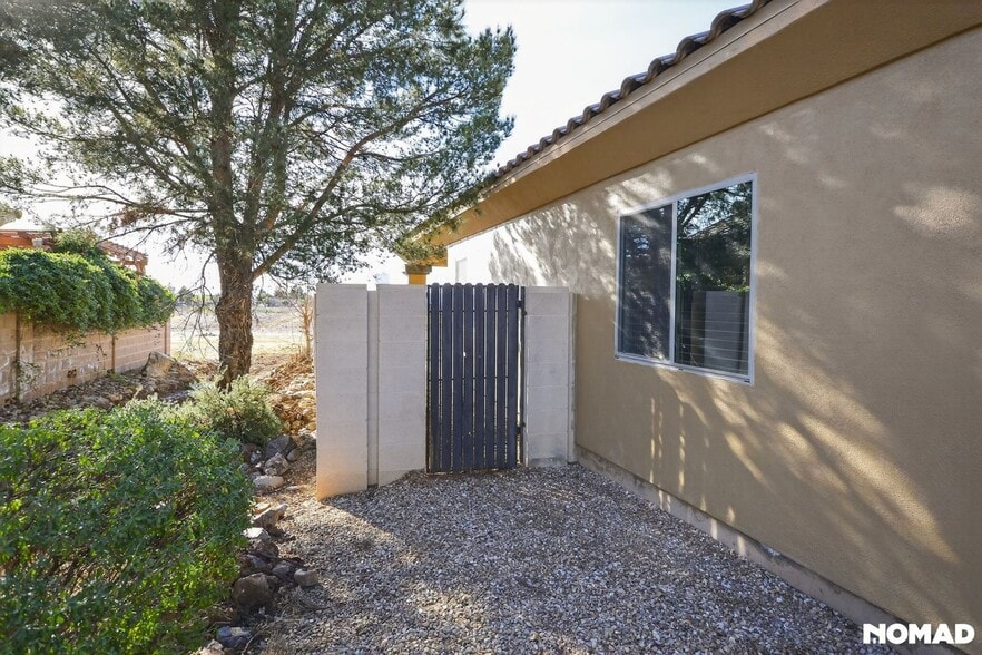 Building Photo - 3610 Cam Del Rancho