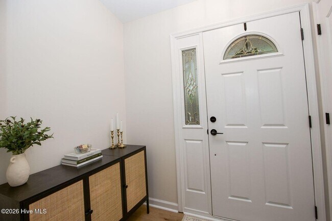 Building Photo - 681 Ginesing Dr