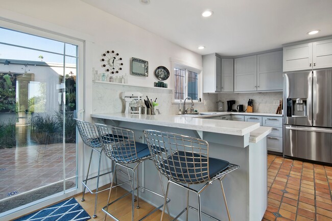 Building Photo - 6240 Tapia Dr