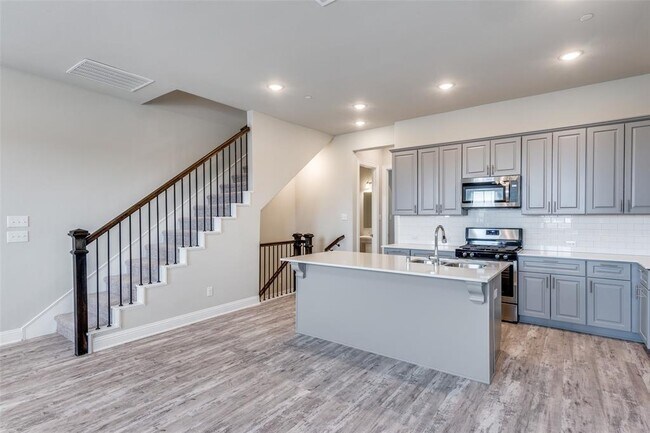 Building Photo - 4238 Shavano Dr
