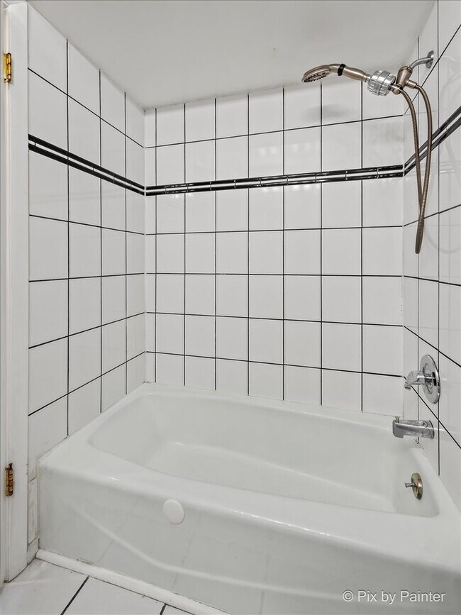 Building Photo - 5815 Wilshire Ct