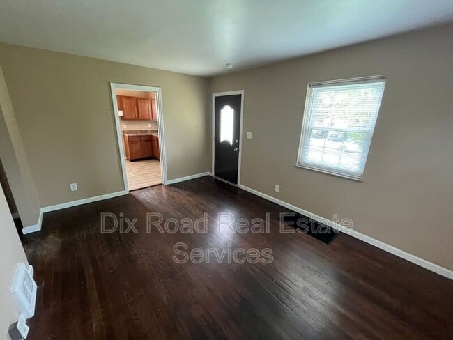 Building Photo - 583 Smiley Ave