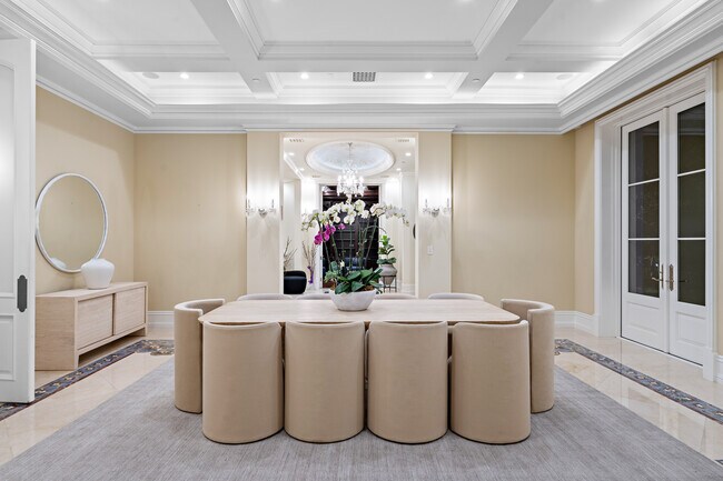 Building Photo - 718 N Rodeo Dr