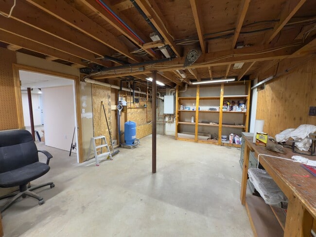 Building Photo - 152 Town Line Rd