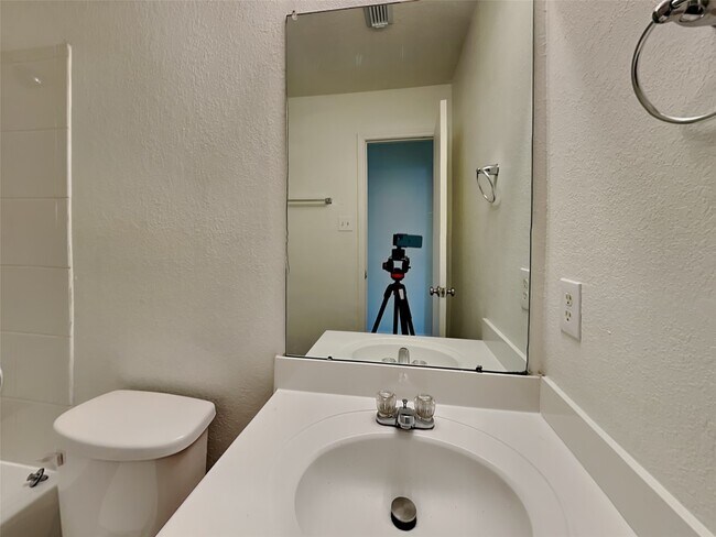 Building Photo - 9510 Juniper Pl Ct