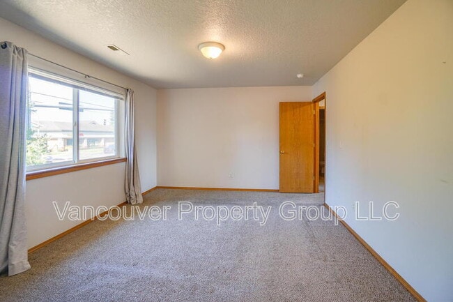 Building Photo - 6416 NE 163rd Ave