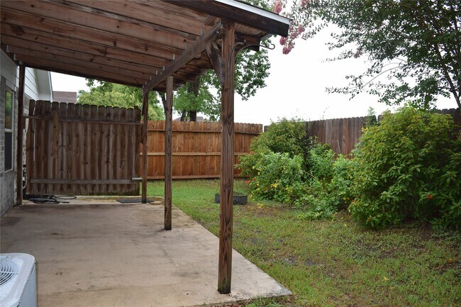 Building Photo - 18130 Beaverdell Dr