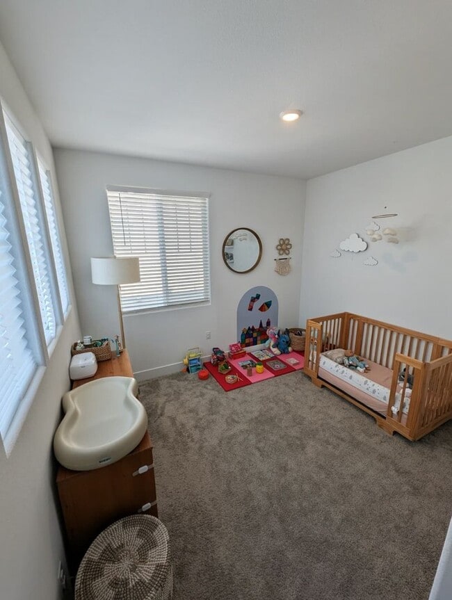 Building Photo - Beautiful and Spacious 4BR 3BA Home in Roseville