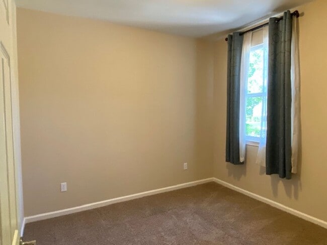 Building Photo - 10729 Amber Falls Dr
