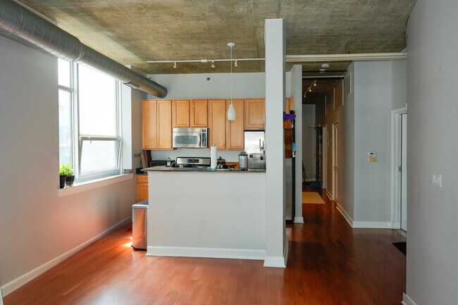 Building Photo - 1305 S Michigan Ave