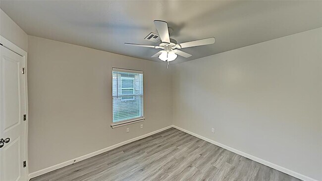 Building Photo - 11205 Howard Dr