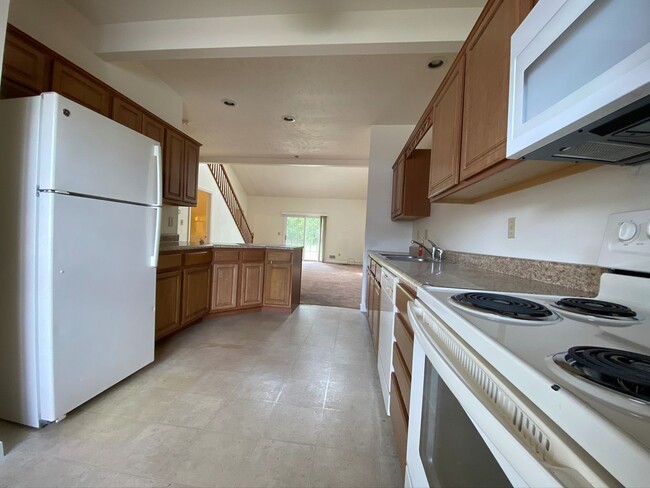 Building Photo - 106 Amber Ln