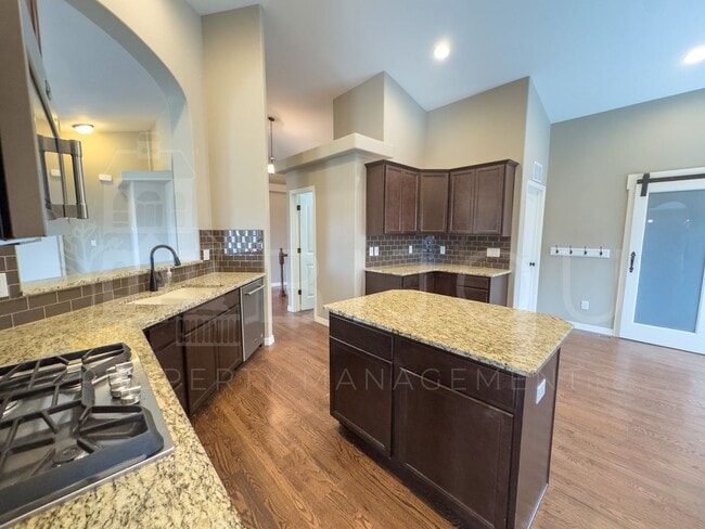 Building Photo - Large Well-Maintained Peyton Home