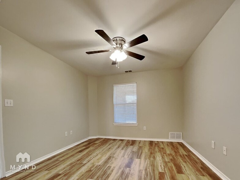 Building Photo - 311 N Chicago Ave