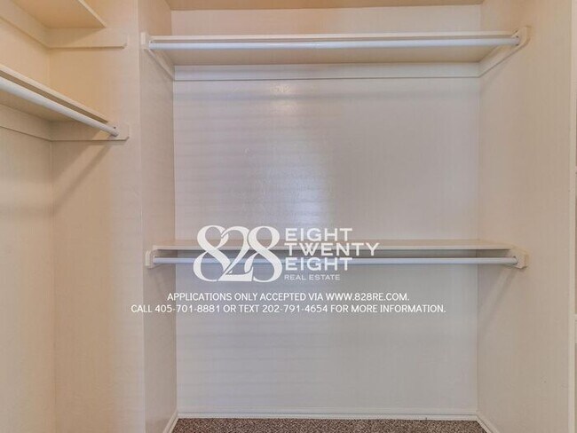 Building Photo - Spacious 2 Bed/1.5 Bath Norman Townhome Du...