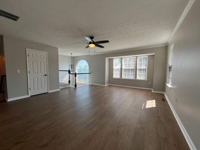 Building Photo - Charming 3-Bedroom Home with Modern Upgrad...