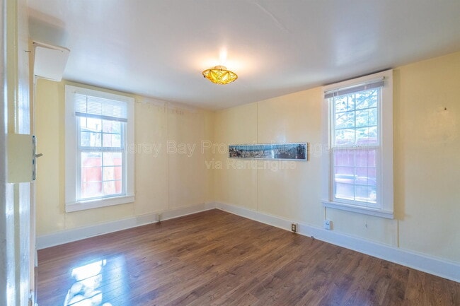 Building Photo - 461 Reeside Ave