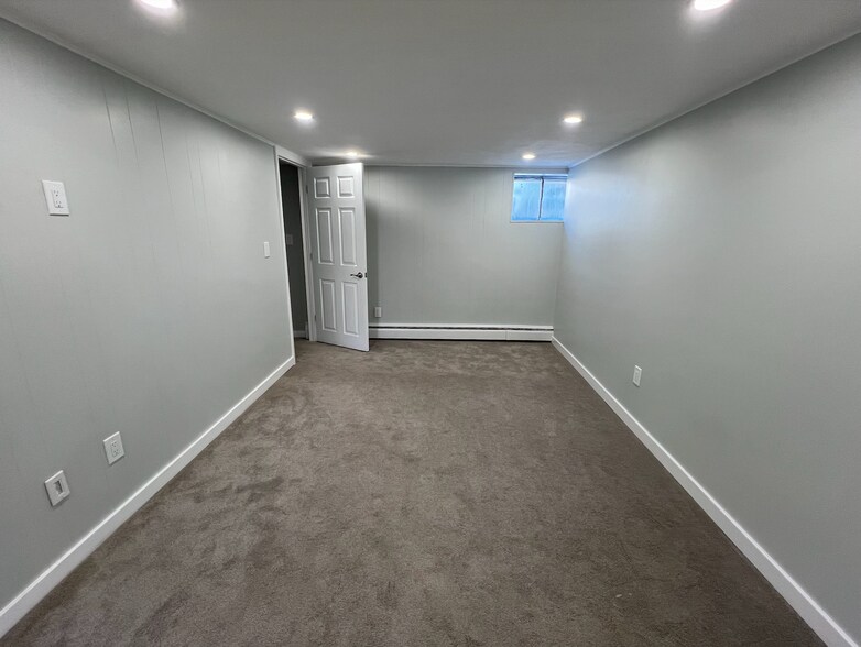 Building Photo - 27 Church St